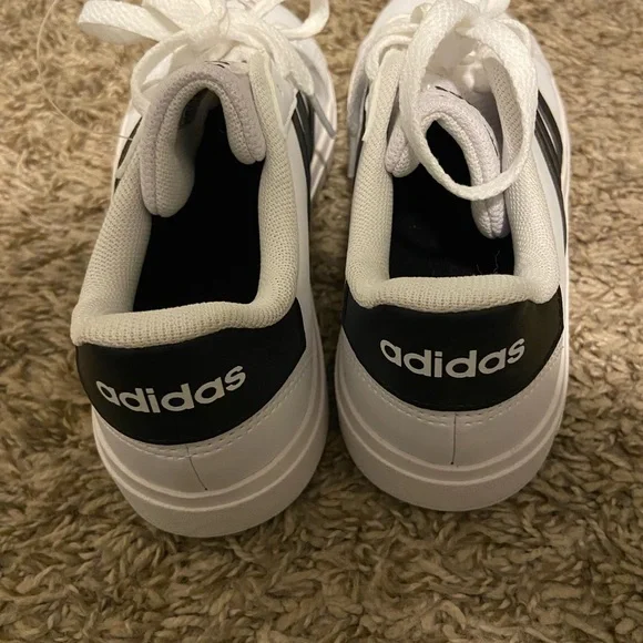 Kid shoes kid sneakers New Adidas Never Worn Size 2 1/2 Kid Shoes NWOT - Picture 9 of 11